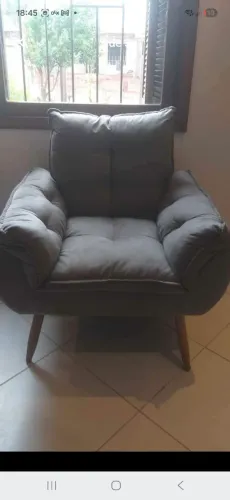 Poltrona pés palito 