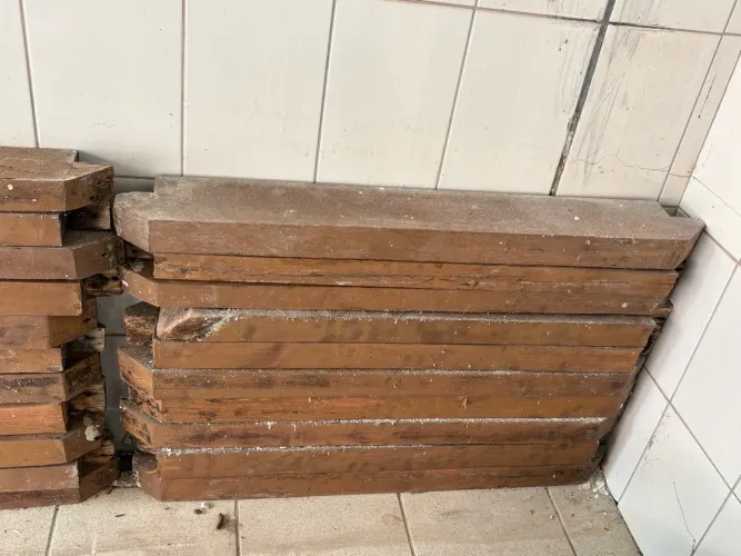 Peças em madeira de lei