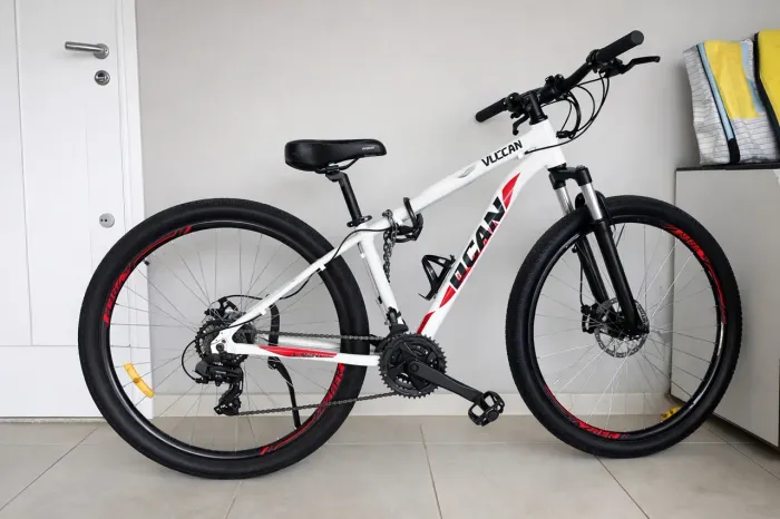 OPORTUNIDADE! Bicicleta CALOI aro 29, freio à disco e câmbio Shimano.