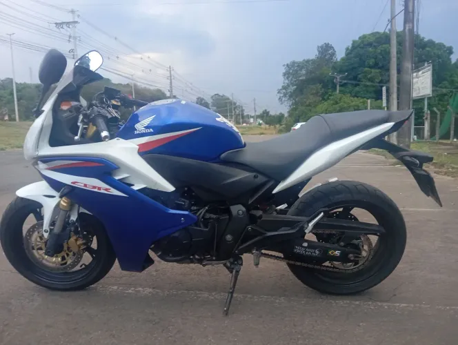 MOTO LINDA , VENDA OU TROCA POR CARRO OU AGIO DE CARRO , mande sua proposta