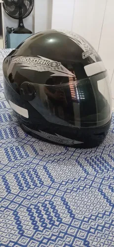 Capacete de Moto Seminovo - Pouco usado