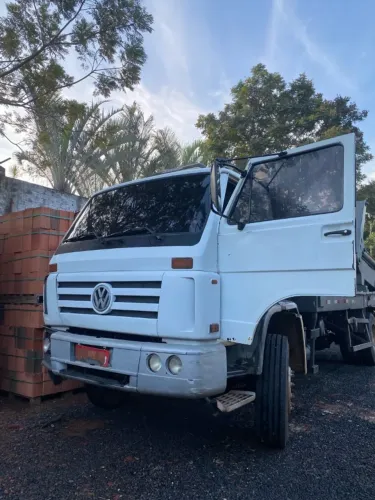 VW 24220 com Poliguindaste Duplo Articulado