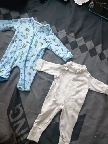 2 macacões de bebe