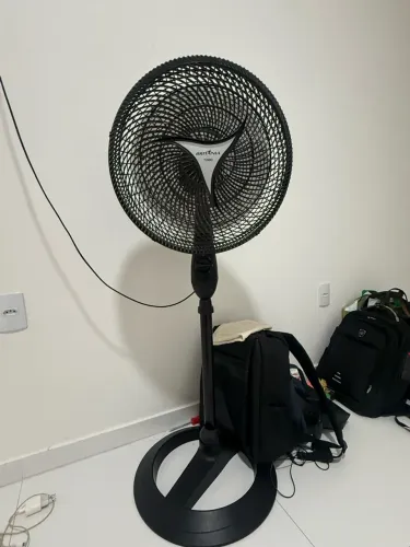 Ventilador de pé Britânia
