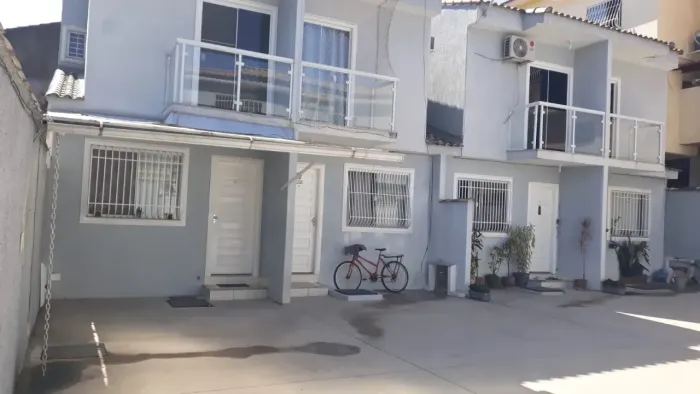 PARA INVESTIDORES -TRINDADE CASA DUPLEX 2 QUARTOS R$ 220.000