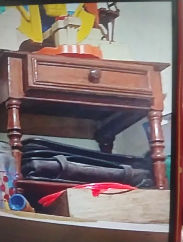 Mesinha madeira só tenho uma 