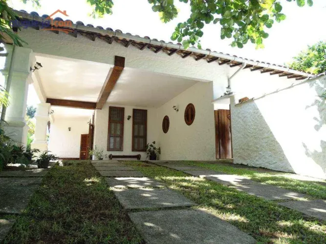 Casa com 4 dormitórios à venda, 250 m² por R$ 2.200.000,00 - Condomínio Pedra Verde - Ubat