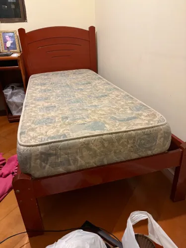 Cama de Solteiro Completa (Móvel Robusto) + Colchão em Bom Estado