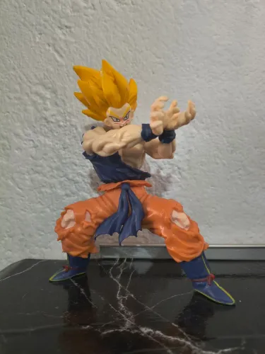Boneco Goku Super Saiyajin 15cm (Ideal para colecionadores)