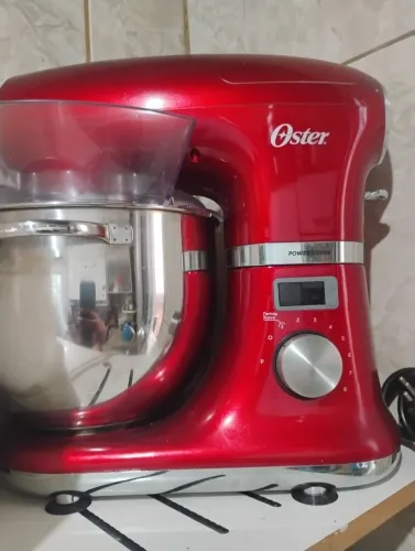 Batedeira planetária Oster semi nova