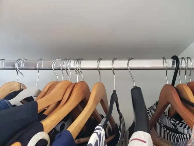 Cabide para armário em Tubo Alumínio Fosco