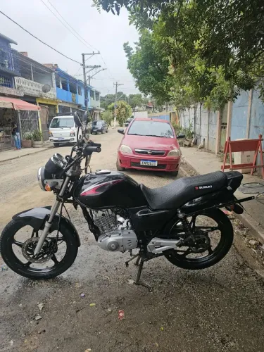 Suzuki yes 125 em boas condições documentos em dia até julho de 2027