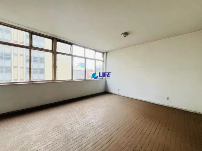 Condomínio Edifício Eularino Teixeira: Amplo apartamento em estado original para reforma c