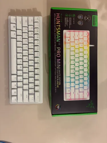 RAZER HUNTSMAN V3 PRO MINI (WHITE) - 60% ANALÓGICO / QUASE NOVO