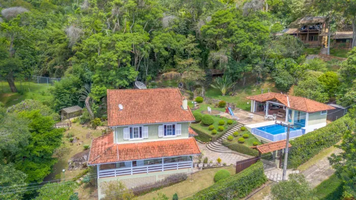 Casa com 4 quartos, em Nogueira, Petrópolis