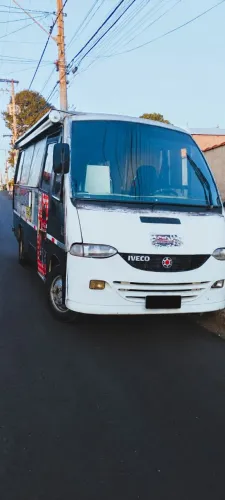 FOOD TRUCK DE LANCHES À VENDA COM PONTO