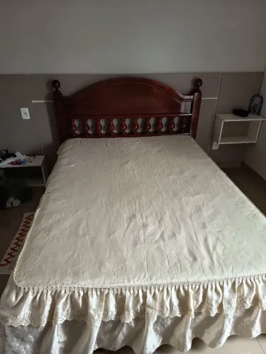 Cama de casal - madeira maciça 