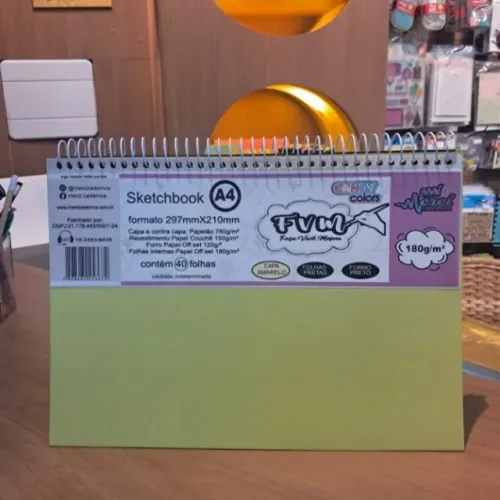 SKETCHBOOK CAPA AMARELA COM FOLHAS PRETAS