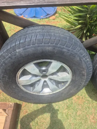 Rodas c/ pneus aro 16 p/ camionete