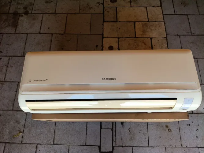 Ar condicionado split capacidade 9.000 btus instalado.
