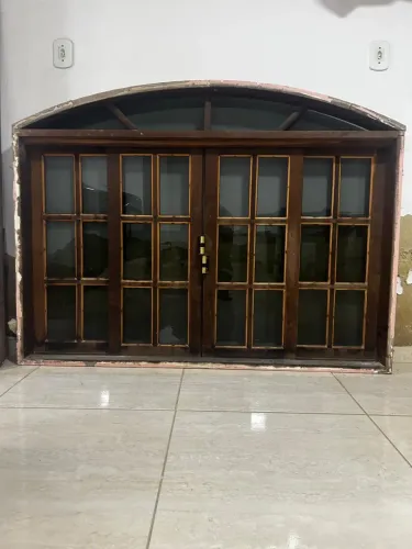 Janela de Madeira Maciça com Arco e Vidros - Completa com Batente