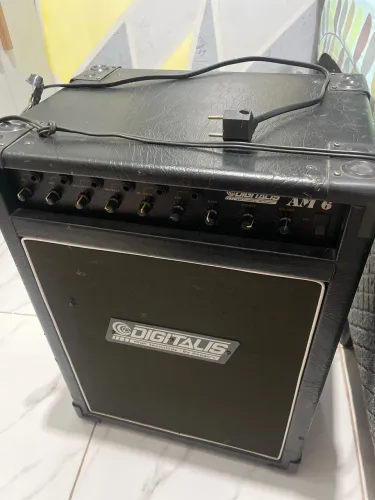 amplificador guitarra e baixo