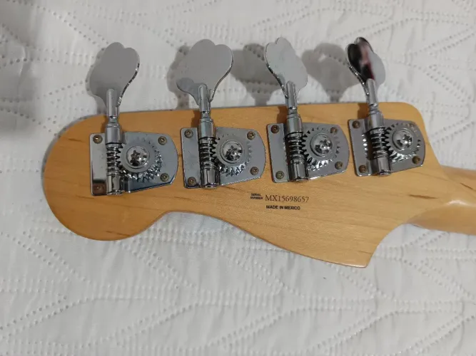 Baixo Fender Precision Mexicano