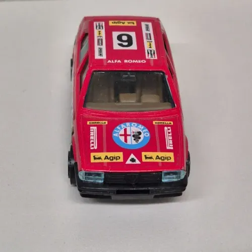 Carrinho Burago Alfa Romeo 33 Rally 1/43