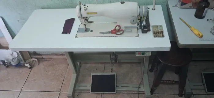 Hehe psiu vendo uma máquina reta Singer bem conservada 