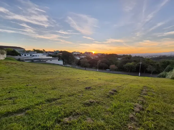 Oportunidade -Terreno no Mirante do Vale em aclive frente p/área verde
