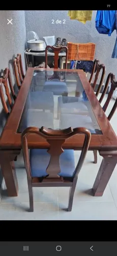 MESA DE MADEIRA MACIÇA DE 6 CADEIRAS.