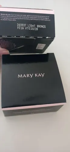 Dois pós acetinado da MARY KAY - Light Bronze