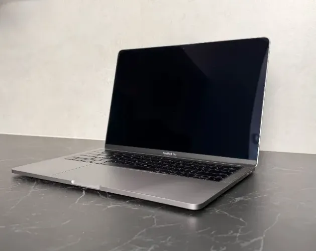 MacBook Pro 13" 2017 Touch Bar ? i7 3.5GHz, 16GB RAM, 1TB SSD ? Configuração Máxima