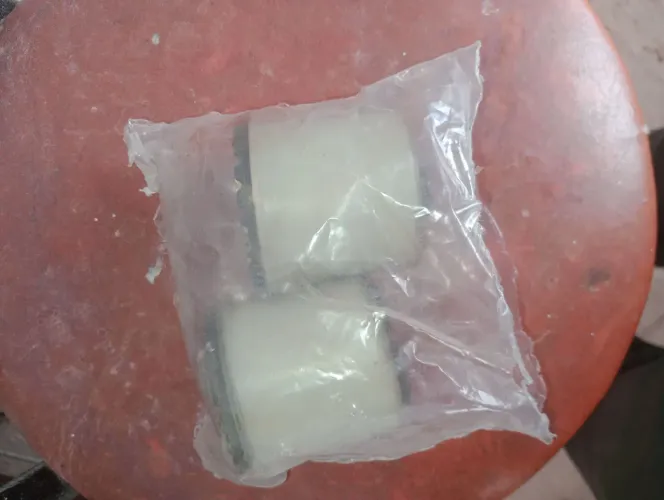 Vendo bucha do eixo traseiro do Corsa as buchas são novas valor 120 