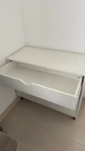 Cômoda branca 