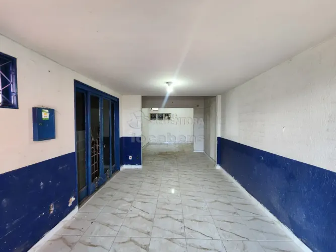 Salão comercial com espaço amplo, 01 copa no bairro Bosque da Saúde.