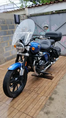 Moto de viagem Super Meteor 650
