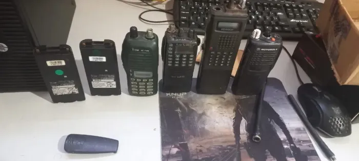 VENDO LOTE  OU UNIDADE   RADIOS COMUNICADOR  COM DEFEITOS 