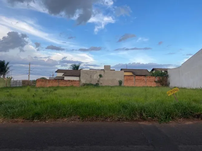 Terreno à venda no bairro New Golden Ville em Uberlândia