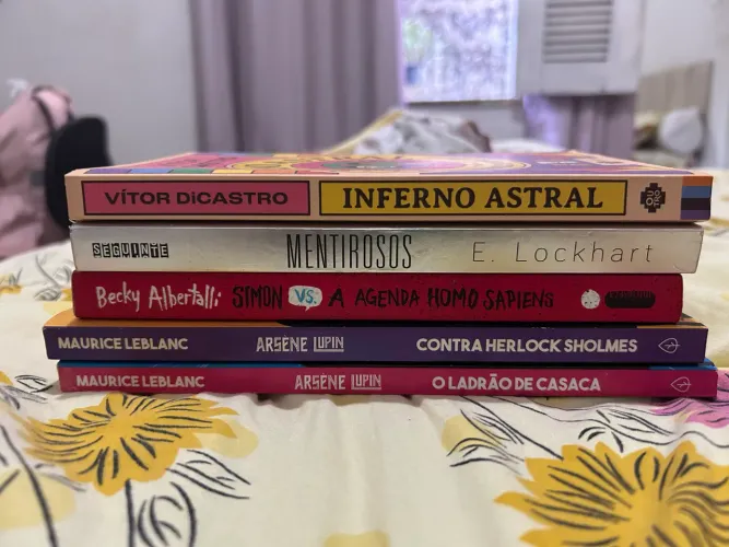 LIVROS À VENDA