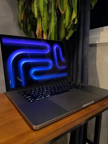 MacBook Pro 16? (2021) - M1 Pro | 16GB RAM | 1TB SSD