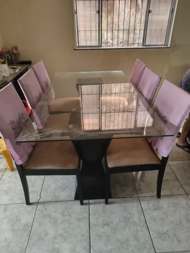 Vendo Conjunto de mesa elegante com 6 cadeiras 