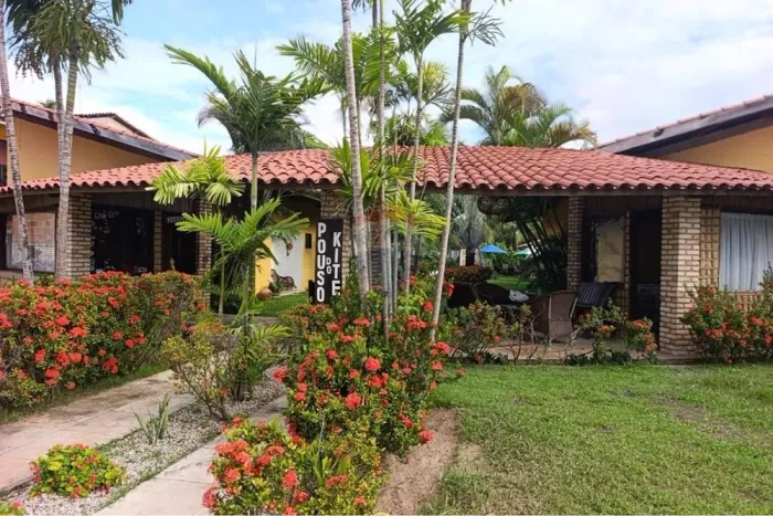 GRANDE OPORTUNIDADE. VENDE-SE POUSADA EM FLECHEIRAS, PERTINHO DA PRAIA, COM PISCINA, 10 SU