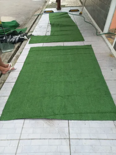 2 sobras de grama sintética