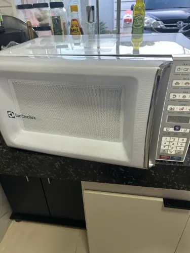 Micro-ondas Electrolux de bancada Branco com Função Tira Odor e Manter Aquecido 34L