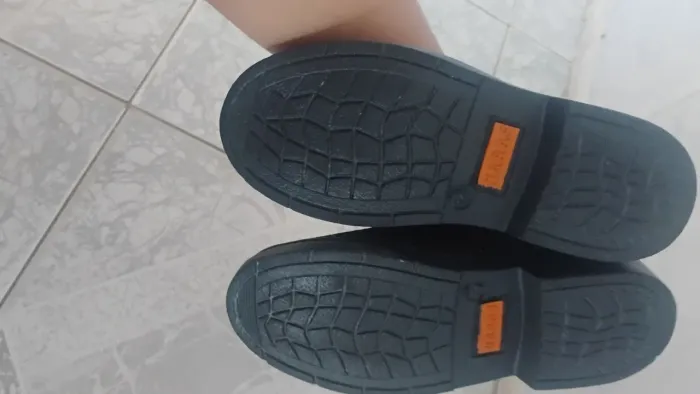 Bota infantil menino usada somente 1 vez número 32
