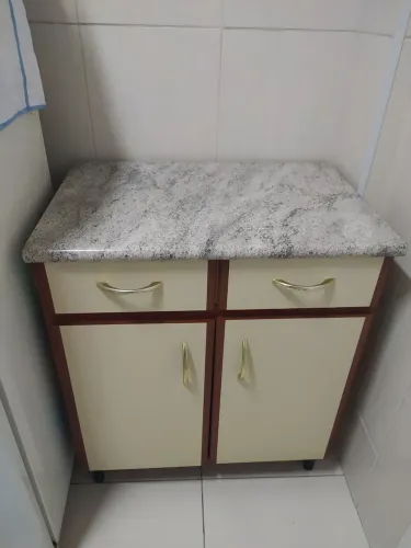 Armário de cozinha tampo de marmore