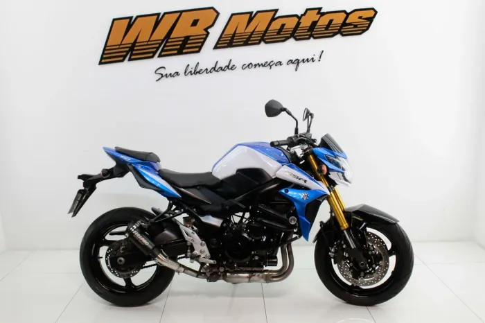 SUZUKI GSR 750
