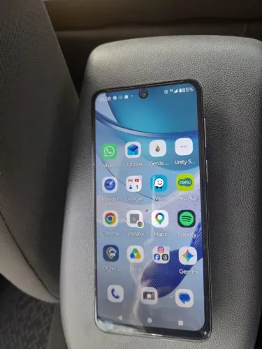 Motorola Moto G53 5 G conectividade NFC para pagamentos por aproximação.