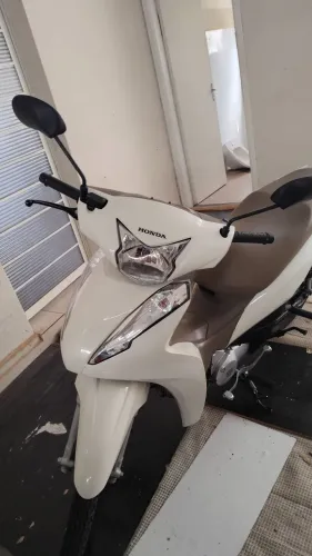 Vende biz branca com caramelo apenas 8.071 km rodado